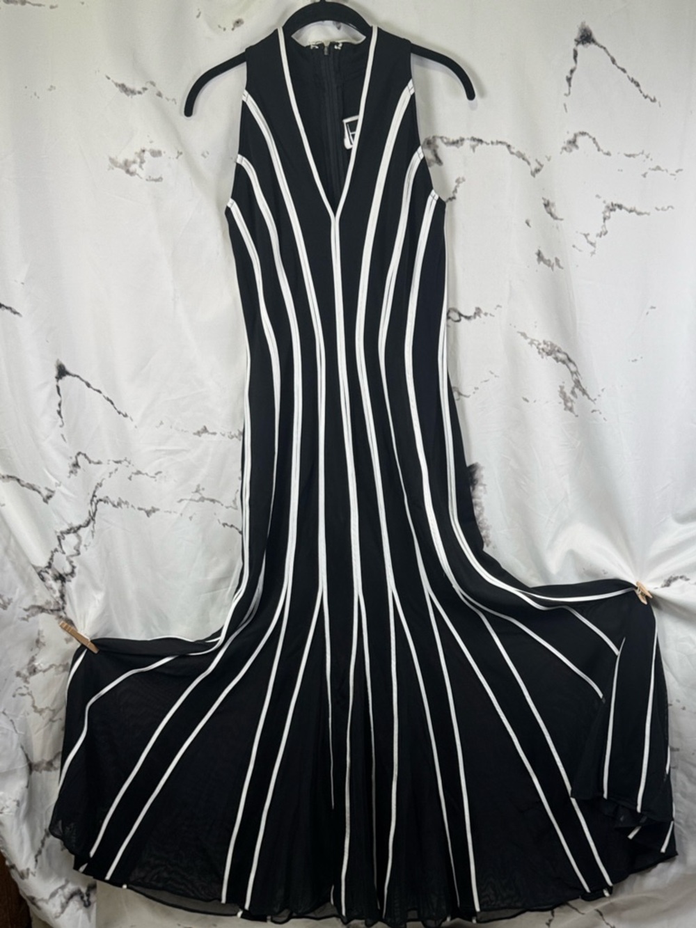 Tadashi Shoji Sleeveless Evening Dress Maxi V-Neck Fit & Flare Vertical Stripes